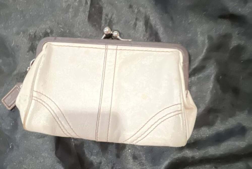 Coach Vintage Soho Cream Leather Frame Kiss Lock Wristlet Clutch Bag